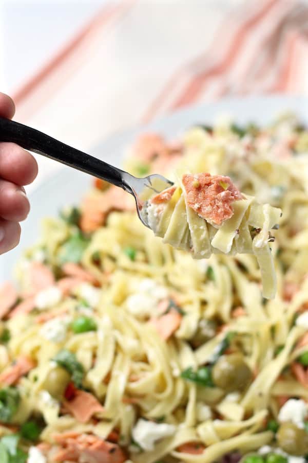 BUTTERY SUMMER SALMON PASTA | CRÉME FRAÎCHE, FETA + OLIVES - Bessie Bakes