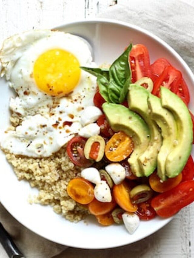 Easy Quinoa Breakfast Bowl - Bessie Bakes