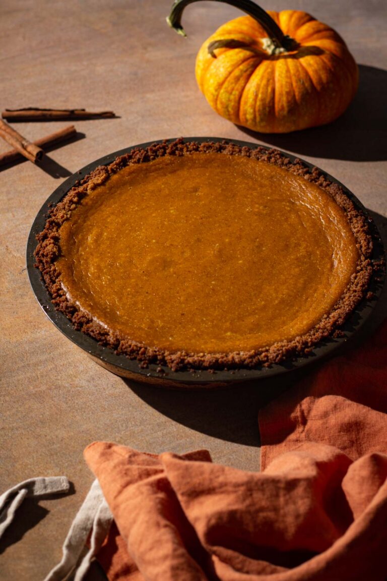 CREAM CHEESE PUMPKIN PIE & GINGERSNAP CRUST - Bessie Bakes